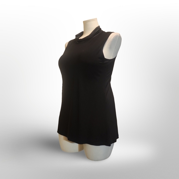 Women with Control Black Sleeveless Tank Top - Picture 2 of 5
